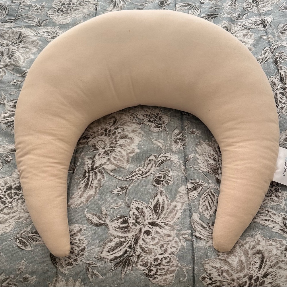 Snuggle breastfeeding pillow